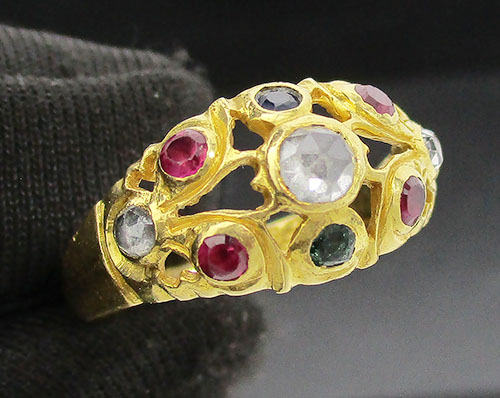 แหวน พลอย 3 สี ฉลุลาย งานไทยรุ่ง ทอง95 งานเก่า หลุดจำนำ สวยมาก นน. 3.50 g